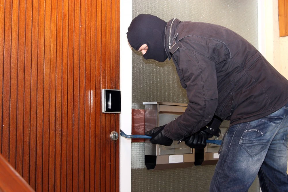 Türsicherungen Einbrecher — © Einbrecher