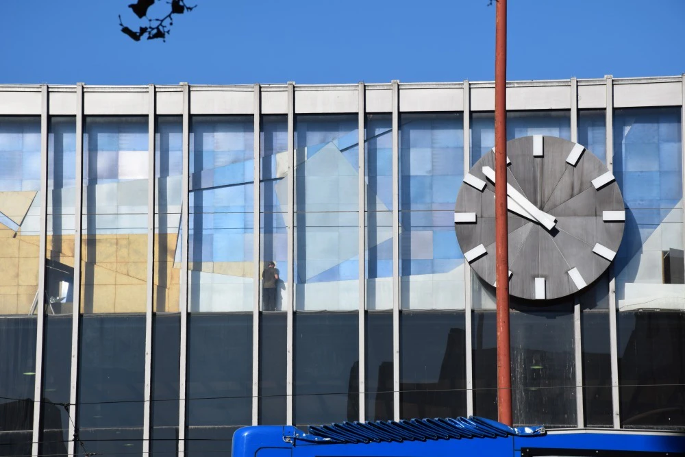 Hauptbahnhof, Uhr, Plattenmosaik