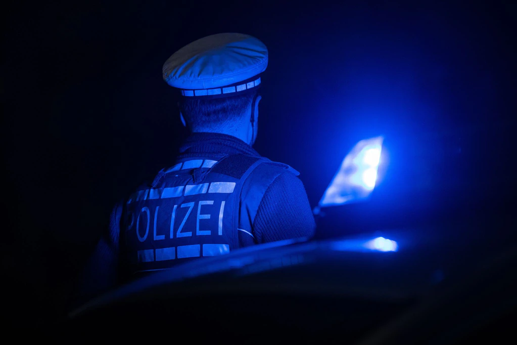 Der Mann ist laut einem Polizeisprecher nicht an den Folgen des Unfalls gestorben, sondern an einem medizinischen Notfall. (Symbolbild) — © Marijan Murat/dpa