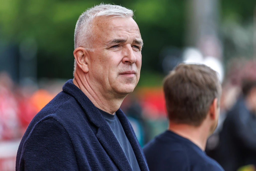 Union-Präsident Dirk Zingler distanziert sich klar von den rassistischen Rufen eines Fans. — © Andreas Gora/dpa