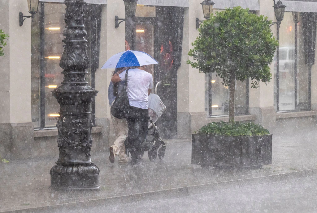Laut einem Meteorologen wird so viel Regen fallen wie statistisch nur alle zehn Jahre. (Symbolbild) — © Peter Kneffel/dpa