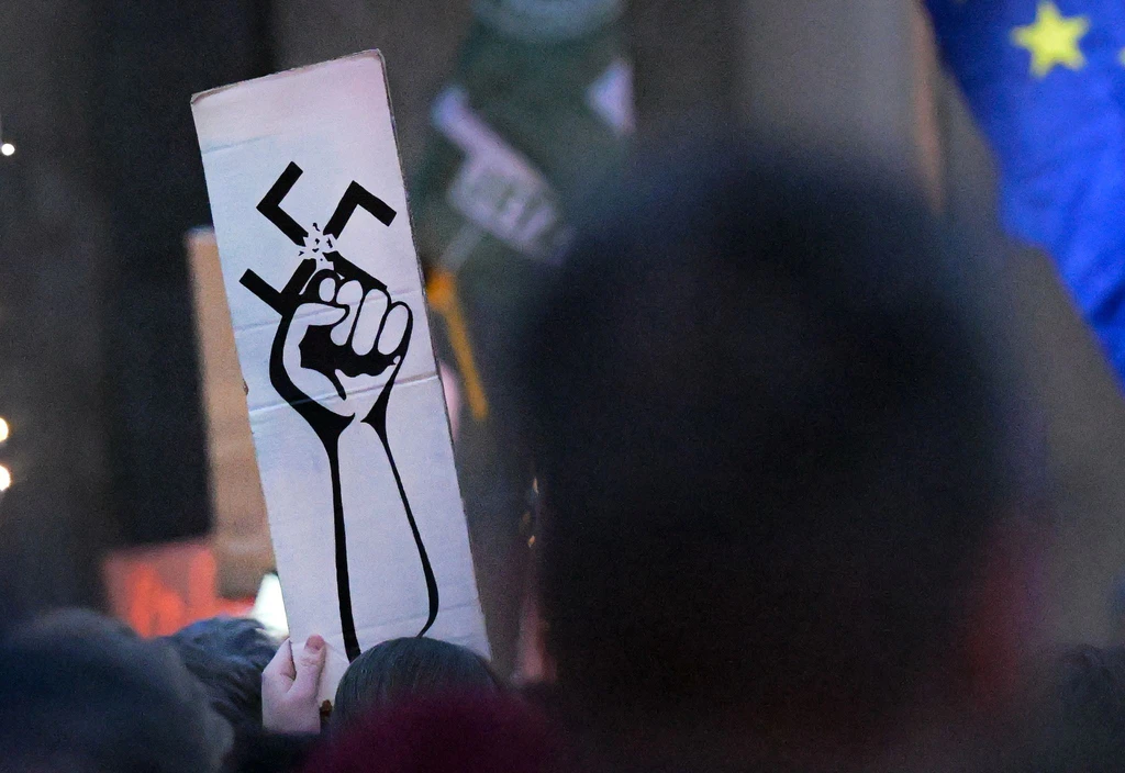 Bundesweit gehen in diesen Tagen die Menschen auf die Straße, um gegen Rechts zu demonstrieren (Archivbild). — © Hannes P Albert/dpa