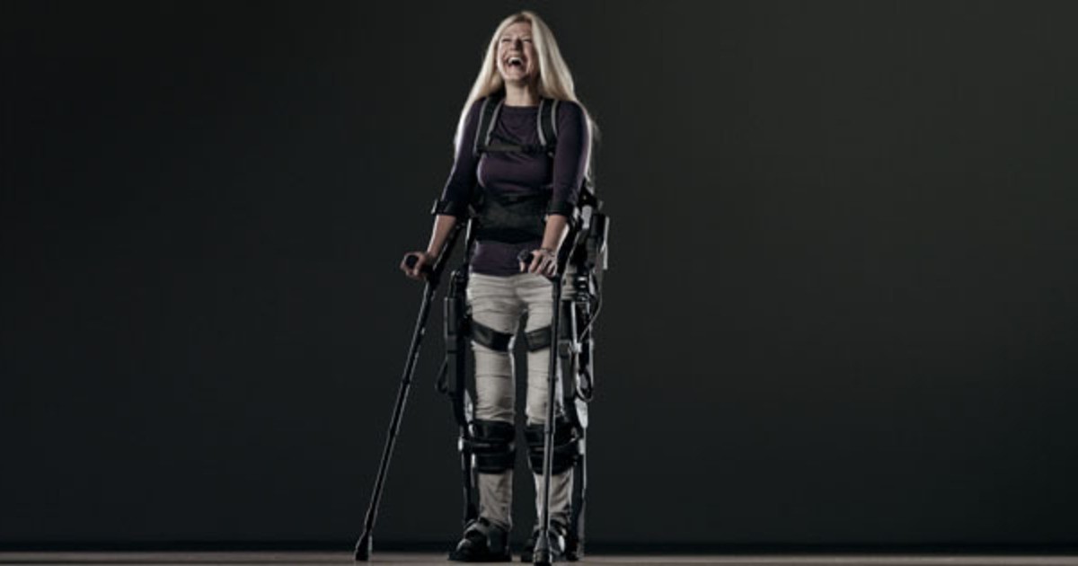 Экзоскелет Ekso. Ekso Bionics экзоскелет. Женщина в экзоскелете. Робот женщина в полный рост.