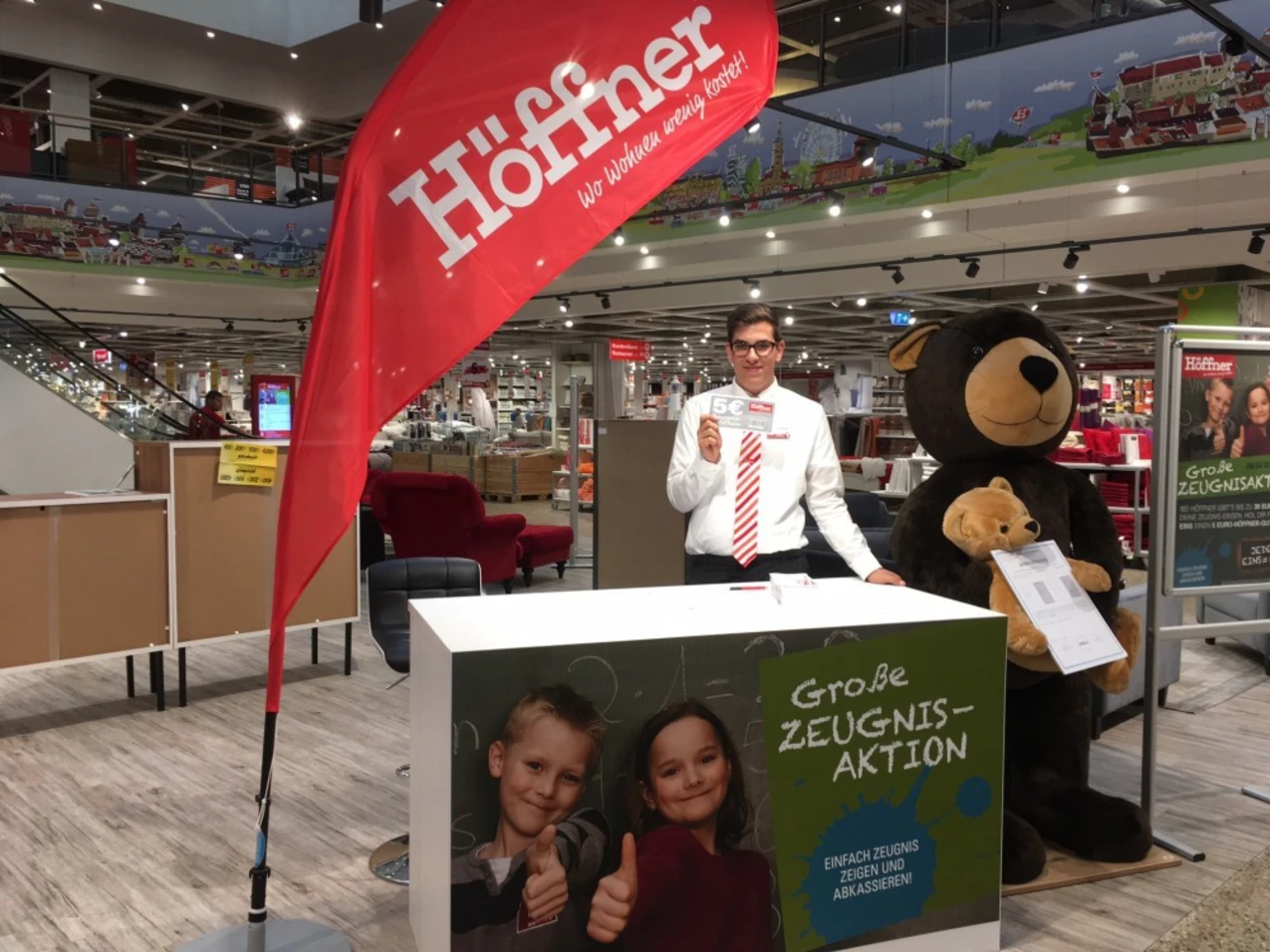 Große Zeugnis-Aktion am Freitag und Samstag bei Möbel Höffner