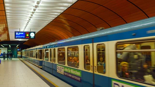 U-Bahn Bahn Bahnen München Marienplatz ubahn — © Rostislavv / iStock