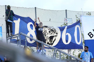 Die Fans fiebern dem Münchner Derby zwischen 1860 und den Bayern-Amateuren entgegen. (Archivbild) — © Karl-Josef Hildenbrand/dpa