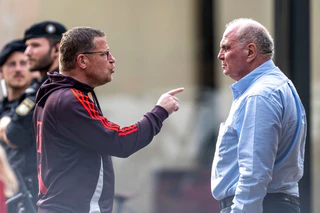 Reibung gehört im Profigeschäft dazu: Max Eberl (l) und Uli Hoeneß. (Archivbild)  — © David Inderlied/dpa