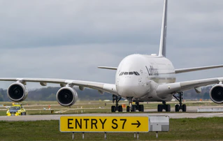 Eine frühere Landung einer Lufthansa A380 in München. — © Peter Kneffel/dpa
