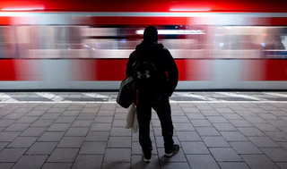 Von Freitagabend bis Montagfrüh müssen Fahrgäste im Münchner Westen mit Einschränkungen leben. (Symbolbild) — © Sven Hoppe/dpa
