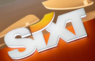 Der Autovermieter Sixt legt kräftig zu. (Archivbild) — © Peter Kneffel/dpa