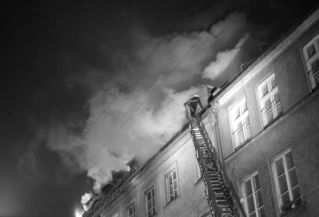 Bei dem Brandanschlag auf ein jüdisches Altenheim im Jahr 1970 geht die Generalstaatsanwaltschaft nun von einem rechtsextremen Einzeltäter aus. (Archivbild) — © picture alliance / Joachim Barfknecht/dpa