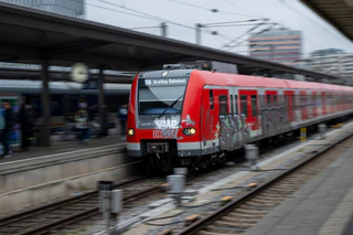 Die S5 fährt bis Oktober nur bis Aying - und endet in den Nächten manchmal sogar schon am Ostbahnhof. (Archivbild) — © Peter Kneffel/dpa