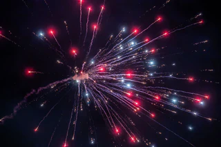 Wegen der Trockenheit entfällt das Feuerwerk am Dachauer Volksfest. (Symbolbild) — © Silas Stein/dpa