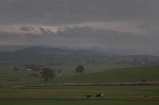 In Bayern gab es Gewitter. — © Karl-Josef Hildenbrand/dpa