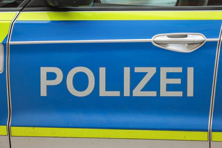 Beide Fahrzeuginsassen wurden eingeklemmt und starben noch an der Unfallstelle. (Symbolbild) — © Jan Woitas/dpa