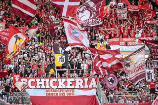 Der FC Bayern hat den Umgang mit einem Teil seiner Fans beim Spiel in Paris beklagt. (Archivfoto)  — © Harry Langer/dpa