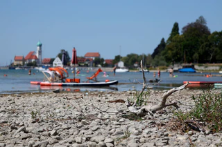 Es bleibt bis Samstag heiß, dann soll Regen kommen. — © Karl-Josef Hildenbrand/dpa