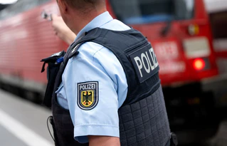 Die Bundespolizei vollstreckte die beiden offenen Haftbefehle. (Symbolbild) — © Sven Hoppe/dpa