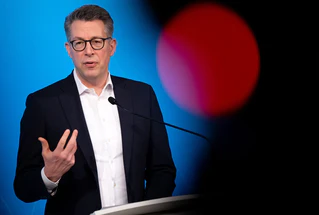 Kunstminister Markus Blume (CSU) hat eine Expertenkommission für den Wiederaufbau des Kehlsteinhauses angekündigt. (Archivbild) — © Sven Hoppe/dpa