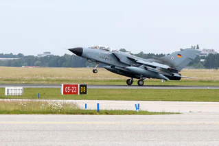 Die Bundeswehr nutzt den Flughafen Nürnberg von Montag an für Übungszwecke (Archivbild) — © Bodo Marks/dpa