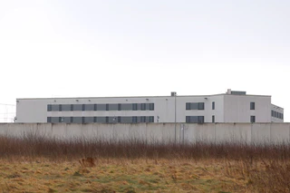 Zwei Verfahren in Zusammenhang mit Misshandlungsvorwürfen gegen frühere Mitarbeiter der JVA Augsburg-Gablingen sind zusammengeführt worden. Eine Entscheidung über ein Hauptverfahren gibt es noch nicht. (Archivbild) — © Karl-Josef Hildenbrand/dpa