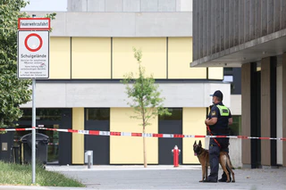 Bei dem Angriff am Welfen-Gymnasium waren zwei 13 Jahre alte Schülerinnen schwer verletzt worden. (Archivbild) — © Karl-Josef Hildenbrand/dpa