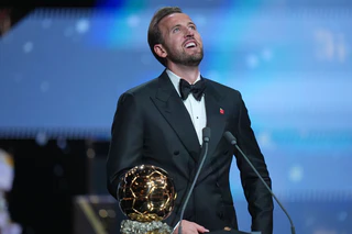 Harry Kane ist mit dem Ballon d'Or ausgezeichnet worden. — © Kin Cheung/AP/dpa