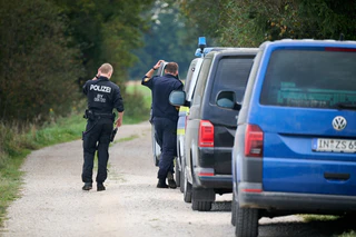 Im Naturschutzgebiet Notzingermoos hatten Polizisten an mehreren Tagen nach dem Tier gesucht. (Archivbild) — © Peter Kneffel/dpa