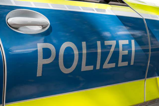 Bei dem Mann stellten die Beamten Anzeichen für Drogenkonsum fest. (Symbolbild) — © Daniel Vogl/dpa