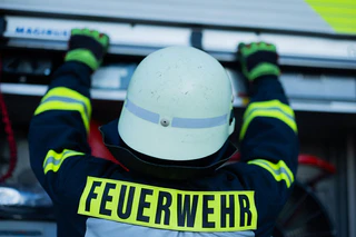 Rund 120 Kräfte waren am Abend im Einsatz. (Symbolbild) — © Rolf Vennenbernd/dpa