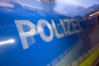 Bei einem Verkehrsunfall ist ein Motorradfahrer schwer verletzt worden. (Symbolbild) — © Marijan Murat/dpa