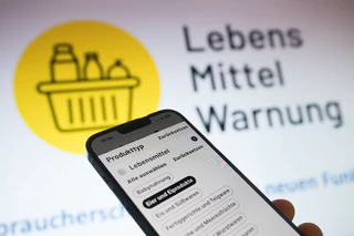 Die Verbraucherschützer warnen derzeit vor Spielzeug des Einzelhändlers Woolworth. Es könnte der giftige Asbest enthalten. (Symbolbild) — © Sebastian Gollnow/dpa