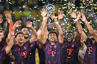 Bayerns Neuzugang Nathaniel Brown trat beim Franz-Beckenbauer-Supercup in ungewohnter Rolle auf. — © Federico Gambarini/dpa