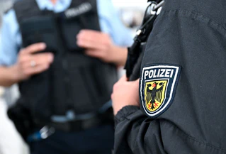 Die Bundespolizei fand bislang keinen Verantwortlichen für den Sperrmüll auf den Gleisen. (Symbolbild) — © Sven Hoppe/dpa