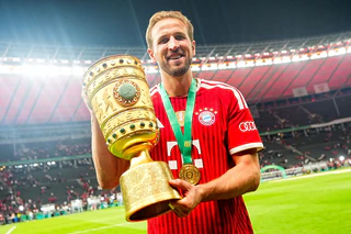 Harry Kane gewann in der vergangenen Saison mit dem FC Bayern München den DFB-Pokal und die deutsche Meisterschaft. — © Michael Kappeler/dpa