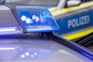 Die Polizei schnappt einen bekannten Täter nach einer Messer-Bedrohung. (Archivbild) — © Daniel Karmann/dpa