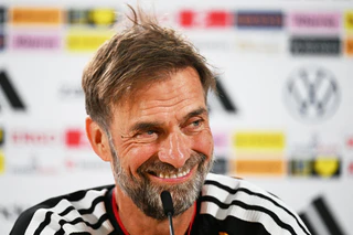 Jürgen Klopp zeigt sich vor seinem ersten Heim-Länderspiel gut gelaunt. — © Federico Gambarini/dpa
