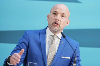 Hoffmann sieht in der Eingliederung von Politikern in die gesetzliche Rente nicht die Lösung. (Archivbild) — © Michael Kappeler/dpa