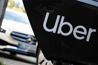 Uber-Fahrten müssen sich in München am Taxipreis orientieren (Archiv). — © Sebastian Gollnow/dpa