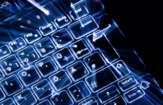 Bei dem Hacker-Angriff auf die LMU könnten je nach Einzelfall auch Krankenversicherungs- und BAföG-Nummern, Angaben zum Studienverlauf und Beurlaubungsgründe betroffen sein. (Symbolbild) — © Sebastian Gollnow/dpa