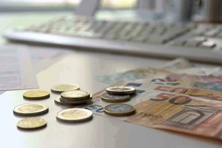 Wofür geben die Menschen in Bayern ihr Geld aus? Die Laufende Wirtschaftsrechnung gibt Auskunft. (Symbolbild) — © Malin Wunderlich/dpa