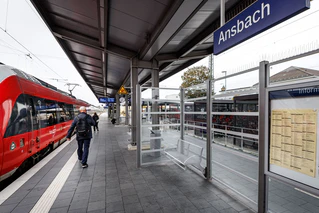 Das Verkehrsbündnis Allianz pro Schiene e.V. hat den Bahnhof Ansbach zum Bahnhof des Jahres 2026 gekürt. — © Daniel Karmann/dpa