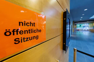 Fast 33 Jahre nach dem gewaltsamen Tod eines Mädchens in Unterfranken wird vor dem Landgericht Würzburg das Urteil gesprochen. (Symbolbild) — © Daniel Karmann/dpa