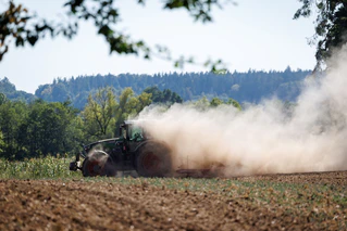 Es ist trocken in Bayern - doch der Regen naht. — © Daniel Karmann/dpa