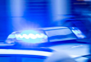 Der 42-jährige Autofahrer übersieht das Stauende und stirbt noch an der Unfallstelle. (Symbolbild) — © Jens Büttner/dpa