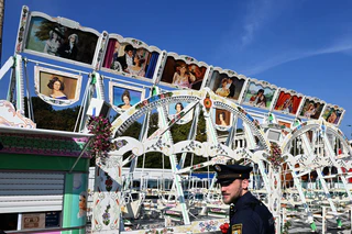 Ein 47-Jähriger wurde bei dem Betriebsunfall schwer verletzt. — © Felix Hörhager/dpa