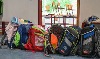Nach den Ferien wird sich zeigen, wie gut Bayerns Kommunen auf den neuen Rechtsanspruch auf Ganztagsbetreuung für Erstklässler vorbereitet sind. (Symbolbild) — © Arne Dedert/dpa