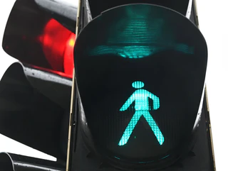 Weshalb die Täter die Fußgängerampel abmontierten, ist bisher unklar. (Symbolbild) — © Uli Deck/dpa