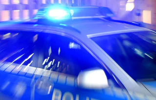 Nach einem Unfall ist die A70 vorübergehend voll gesperrt. (Symbolbild)  — © Carsten Rehder/dpa
