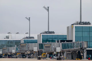 Der Flugverkehr am Flughafen München läuft wieder normal. (Archivbild) — © Peter Kneffel/dpa